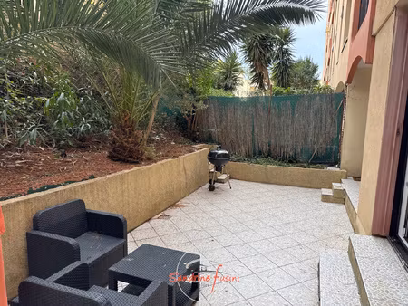 carros : appartement de type 2 pièces en rez-de-jardin