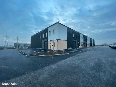 local bureaux 201 m²