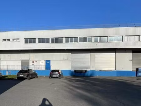 local d'activité 2 680 m²