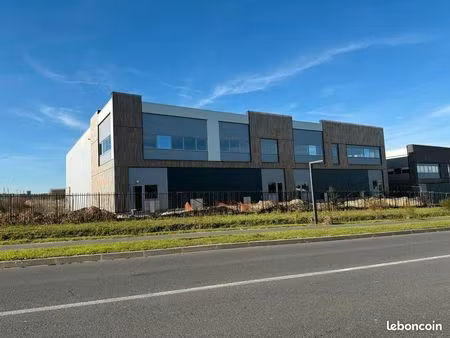 local d'activite 1756 m² louvres