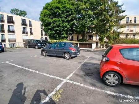 place de parking sécurisée à louer
