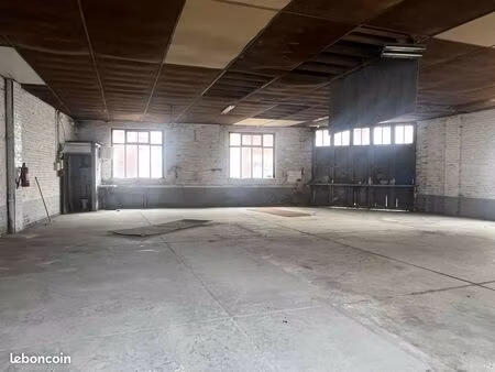 local 221 m² comines