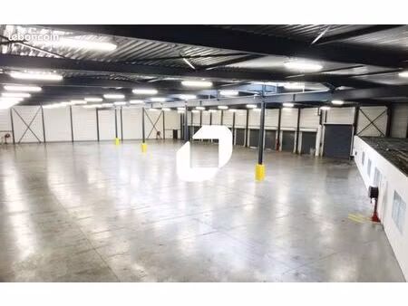 local bureaux 2 800 m²