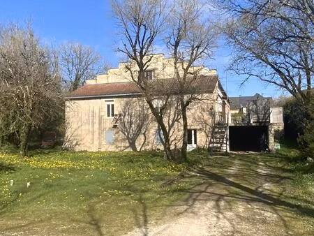 a vendre maison secteur gramat avec hangar  possibilité de loft.