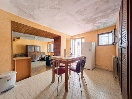 spacieuse maison de village à rénover avec cour