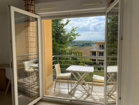 biot : location studio (21 05 m²) meuble + 1 parking prive