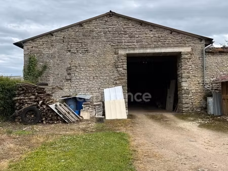 terrain constructible 1 975 m² avec grange – 5 min de semur-en-auxois
