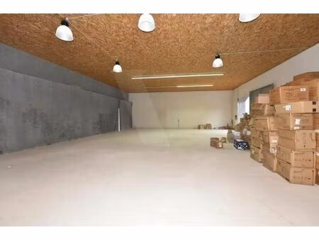 a louer hangar d'environ 200m2