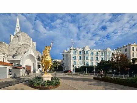 à vendre – charmant studio refait à neuf dans un palais bourgeois