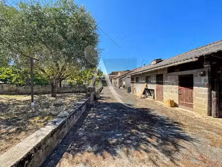 maison de village avec beaucoup de dépendances !