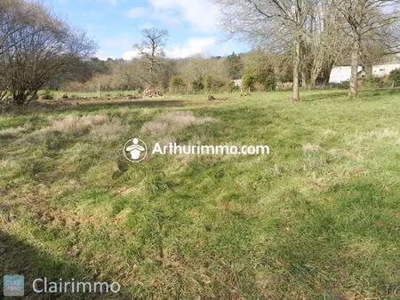 terrain constructible de 1075 m²