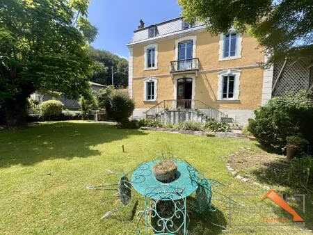 charme et élégance : maison bourgeoise t6/7 avec jardin fleuri et dépendance spacieuse !