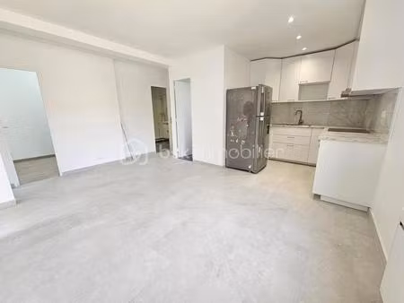 ensemble immobilier avec restaurant et fonds de commerce à céder