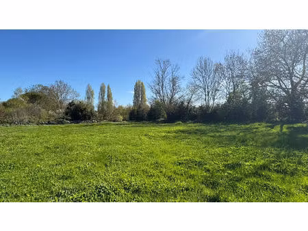 terrain aiffres 1067 m2
