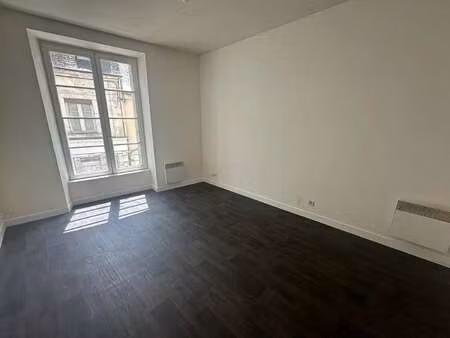location appartement 2 pièces à saint-calais (72120) : à louer 2 pièces / 33m² saint-calai