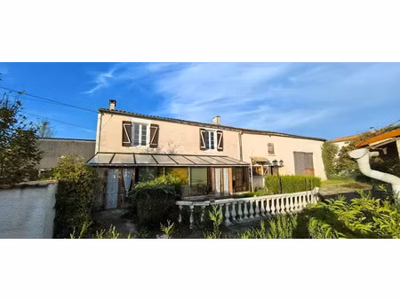 vente maison 9 pièces 180 m² à villeneuve-la-comtesse (17330)  140 000 €