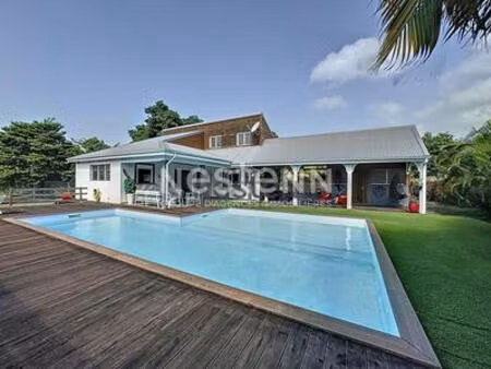 a vendre villa f5 avec piscine de 135m² sainte-anne proche de la plage  guadeloupe