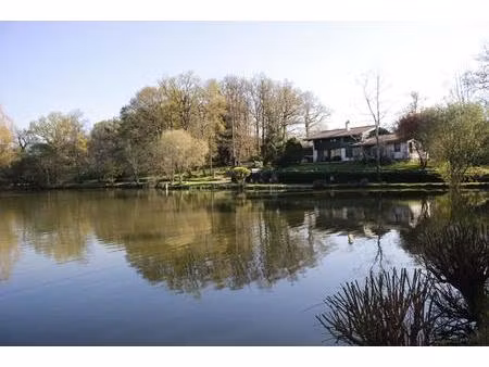 maison avec 2 étangs de pêches et de reproduction (aux normes) dans une propriété fermée  