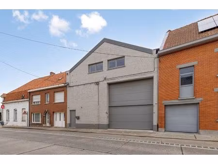 recent vernieuwde loods met bovenliggend luxe appartement !