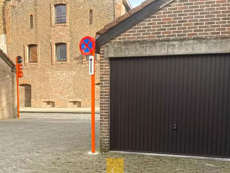 ruime garagebox in de groenestraat