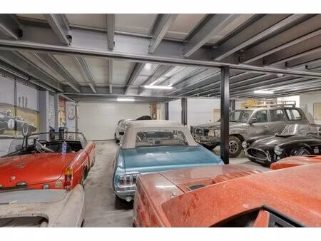 recent vernieuwde loods met bovenliggend luxe appartement !