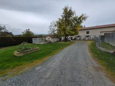 chalain-d'uzore 42600 propriété avec dépendances et 5 hectares