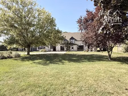 longère rénovée – 2 salons  2 suites parentales + 4 chambres terrain  6 000 m²