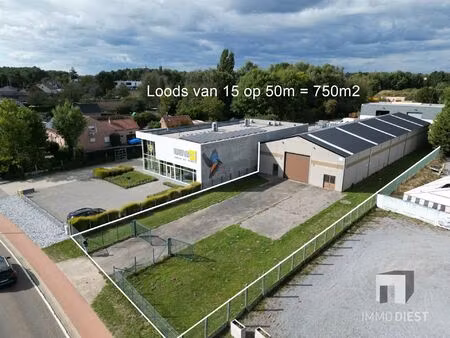 magazijn met bureel en parking op toplocatie