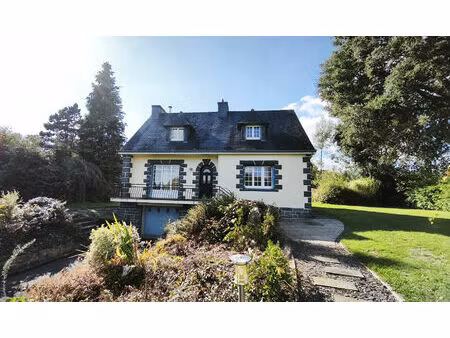 morbihan  maison de village indépendante  4 chambres  grands jardins  dépendance  piscine