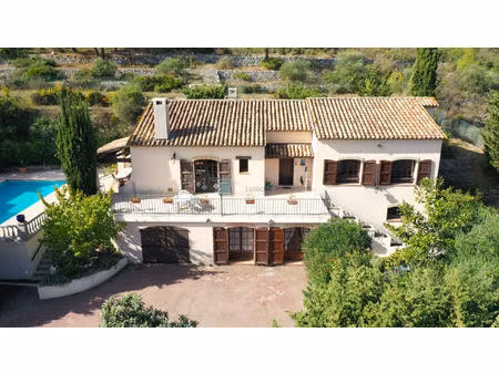 maison de 176 m² avec piscine et terrain de 2509 m²