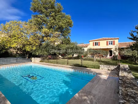 rochefort du gard  maison de 150 m2 environ avec garage et piscine sur superbe terrain arb
