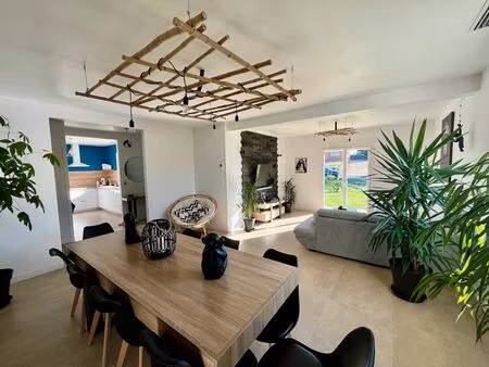 très belle maison entièrement restaurée avec potentiel au sous-sol d’un second logement  j