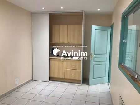 bureau en r+1 de 68 m² a tourrettes