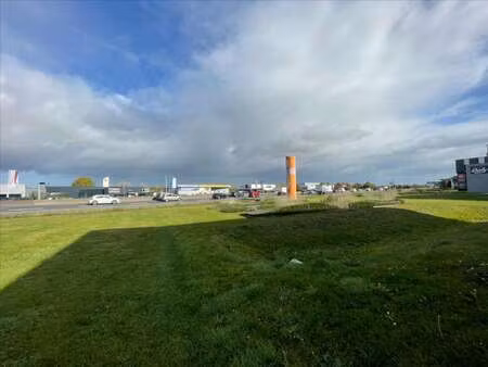 vente bureaux et commerces à ifs (14123) : à vendre / 737m² ifs