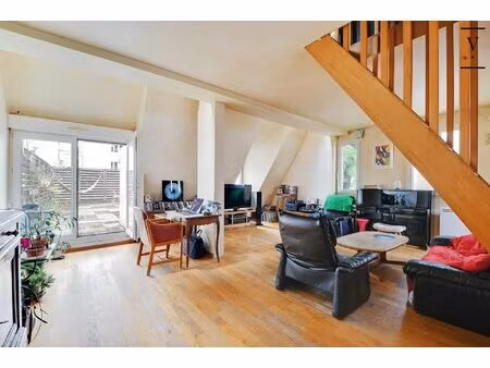 maison au pied des buttes chaumont