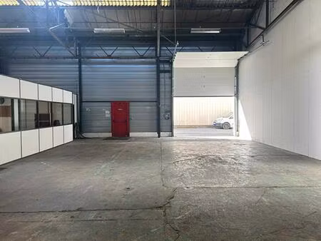 local toutes activités 320 m² + 2 bureaux toutes acitvité