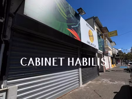 a louer - local de 155.53 m2 env - saint pierre - loyer 300