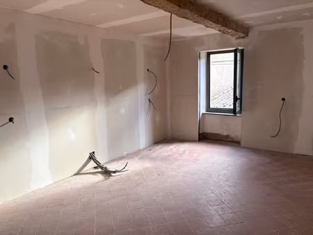 maison de village de caractère fort potentiel félines-mi