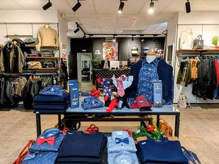 belle boutique sur un emplacement n°1 bis