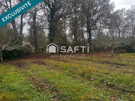 terrain constructible de 1692 m²