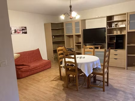 location meublée appartement 2 pièces 47 m² à coignieres (78310)  900 €