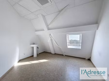 location locaux professionnels 1 pièce 11 m² à launaguet (31140)  264 €