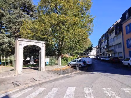 appartement 2 pieces principales avec terrasse et balcon