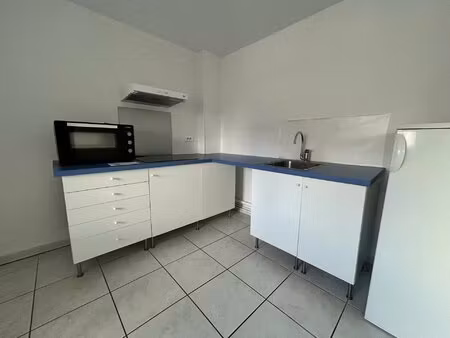 local lumineux 2 pièces 64 m² avec accès pmr