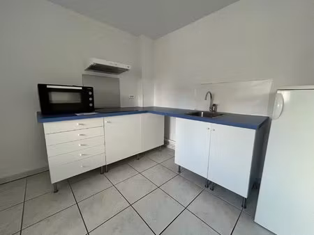 local lumineux 2 pièces 64 m² avec accès pmr