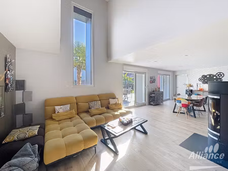 maison rénovée 170 m2 jardin  piscine  jacuzzi  garage