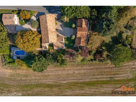 belle propriété en pierre avec gîte  piscine et parc arboré