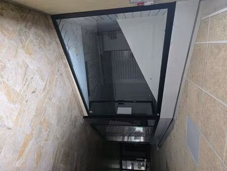 bel emplacement pour commerce ou bureau