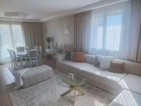 grande maison sur deux niveaux  idéale pour investissement ou résidence principale