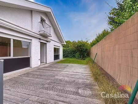 ruime bungalow van 205 m² in een rustige  groene wijk